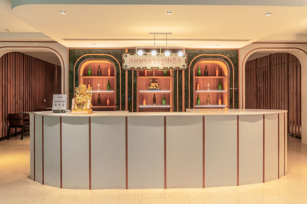 The Cruise Hotel — Restaurant & bars in Pattaya, Chonburi