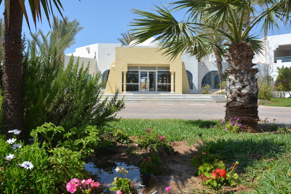 Hotel Venice Beach - Families and Couples Only — Hotel building in Midoun, Medenine