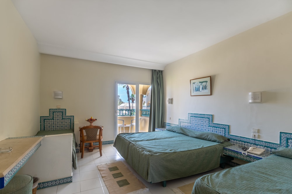 Hotel Venice Beach - Families and Couples Only — Hotel rooms in Midoun, Medenine