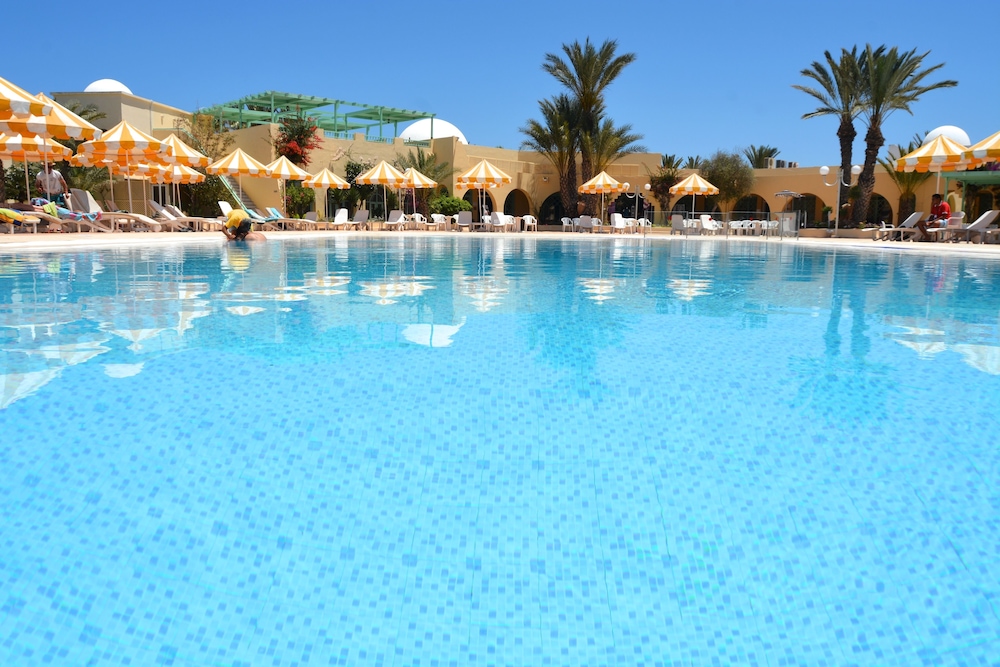 Hotel Venice Beach - Families and Couples Only — Swimming pool in Midoun, Medenine