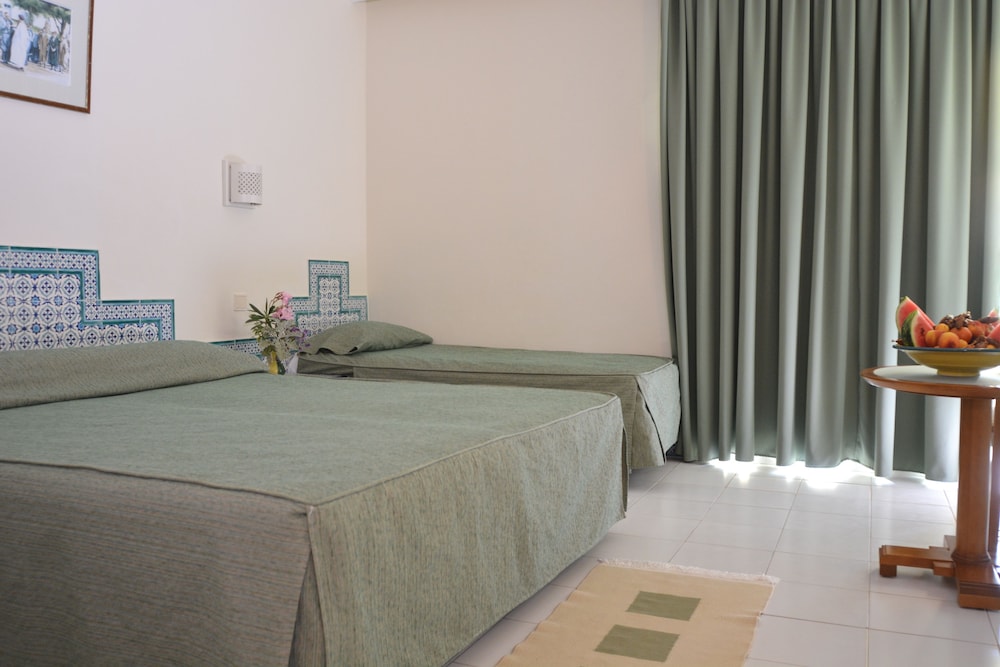 Hotel Venice Beach - Families and Couples Only — Hotel rooms in Midoun, Medenine