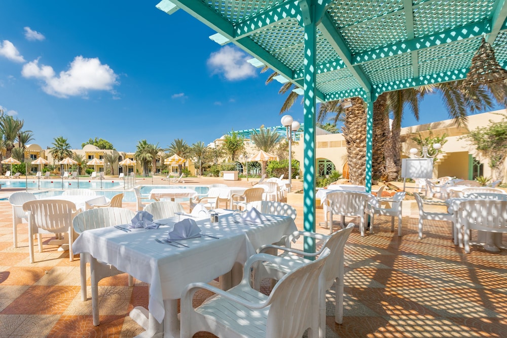 Hotel Venice Beach - Families and Couples Only — Restaurant & bars in Midoun, Medenine