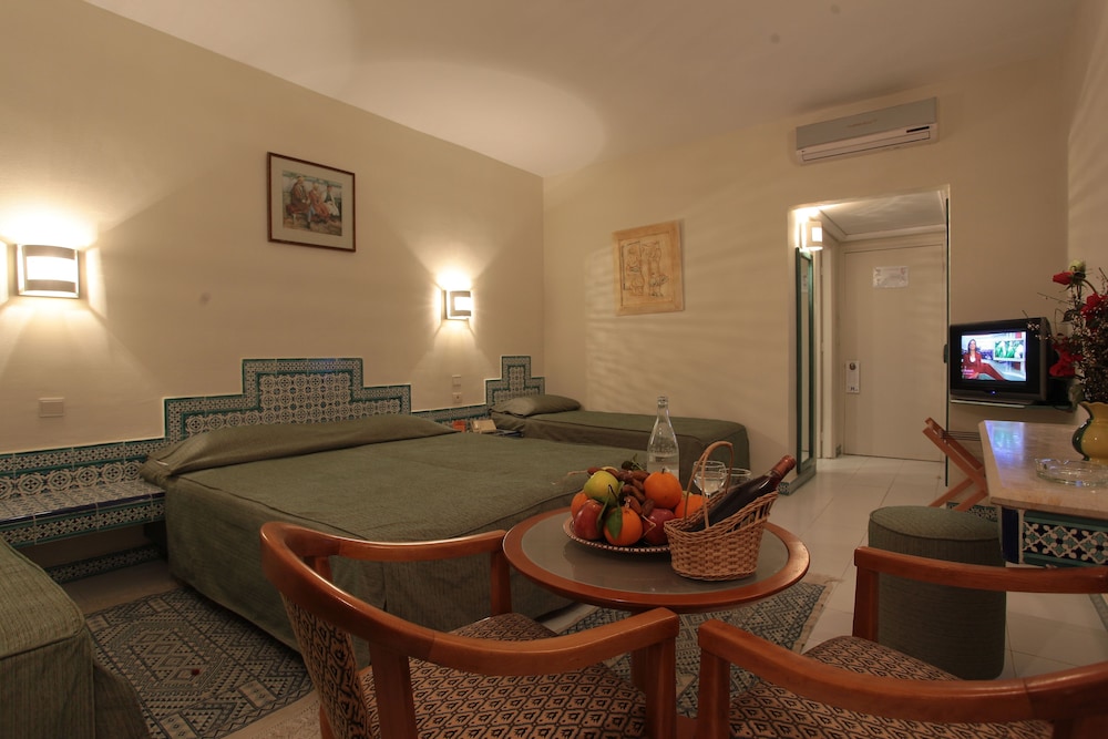 Hotel Venice Beach - Families and Couples Only — Hotel rooms in Midoun, Medenine