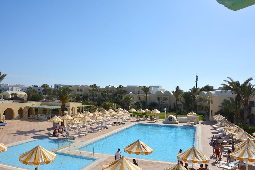 Hotel Venice Beach - Families and Couples Only — Swimming pool in Midoun, Medenine