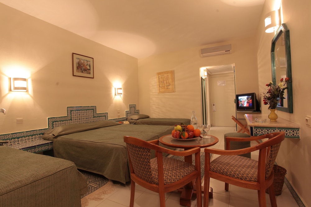 Hotel Venice Beach - Families and Couples Only — Hotel rooms in Midoun, Medenine