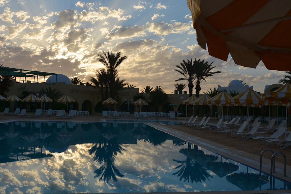 Hotel Venice Beach - Families and Couples Only — Swimming pool in Midoun, Medenine