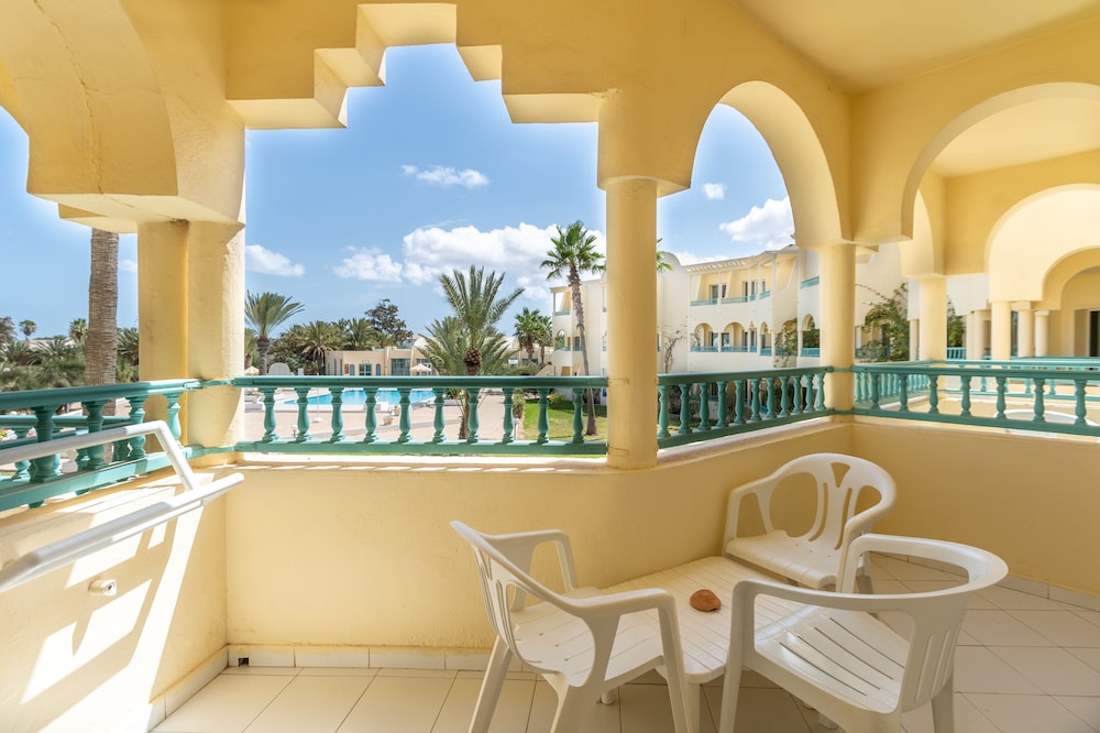 Hotel Venice Beach - Families and Couples Only — Hotel rooms in Midoun, Medenine