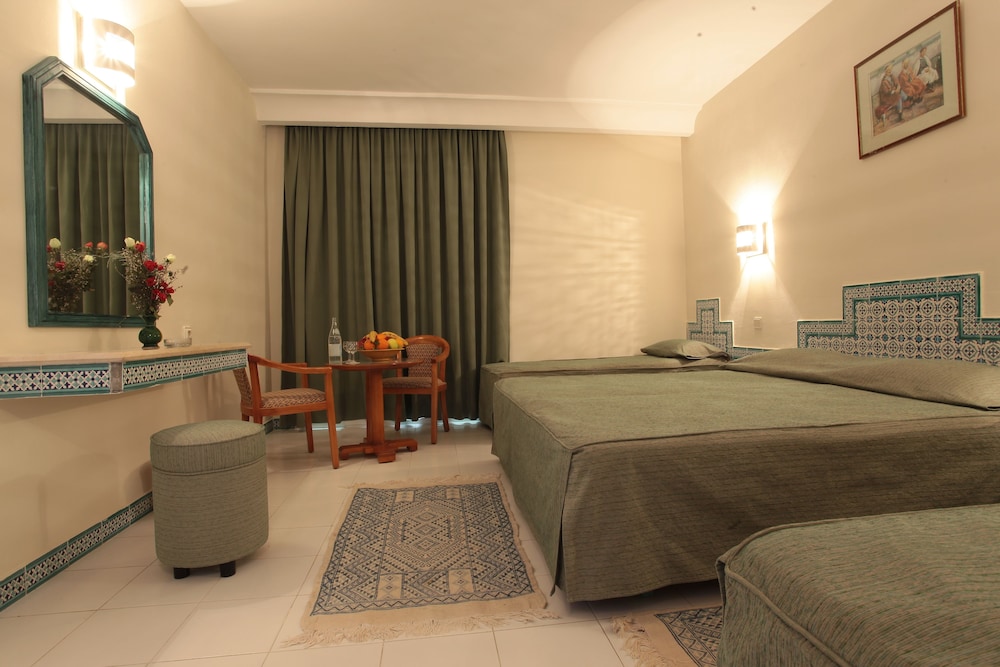 Hotel Venice Beach - Families and Couples Only — Hotel rooms in Midoun, Medenine