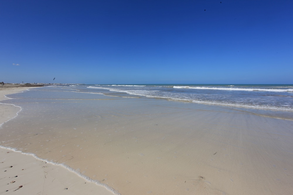 Hotel Venice Beach - Families and Couples Only — Beach in Midoun, Medenine