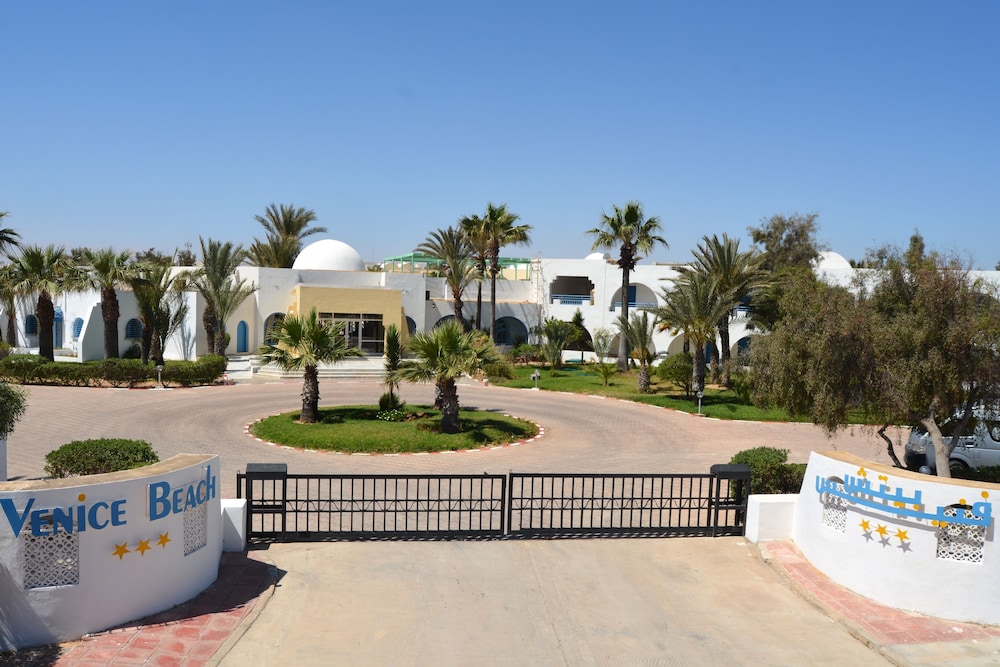 Hotel Venice Beach - Families and Couples Only — Hotel building in Midoun, Medenine