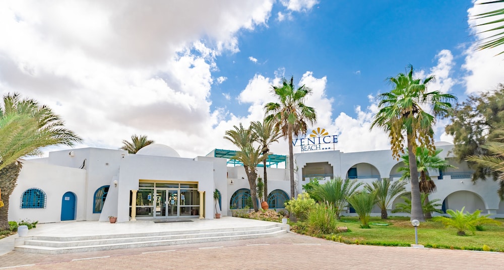 Hotel Venice Beach - Families and Couples Only — Hotel building in Midoun, Medenine