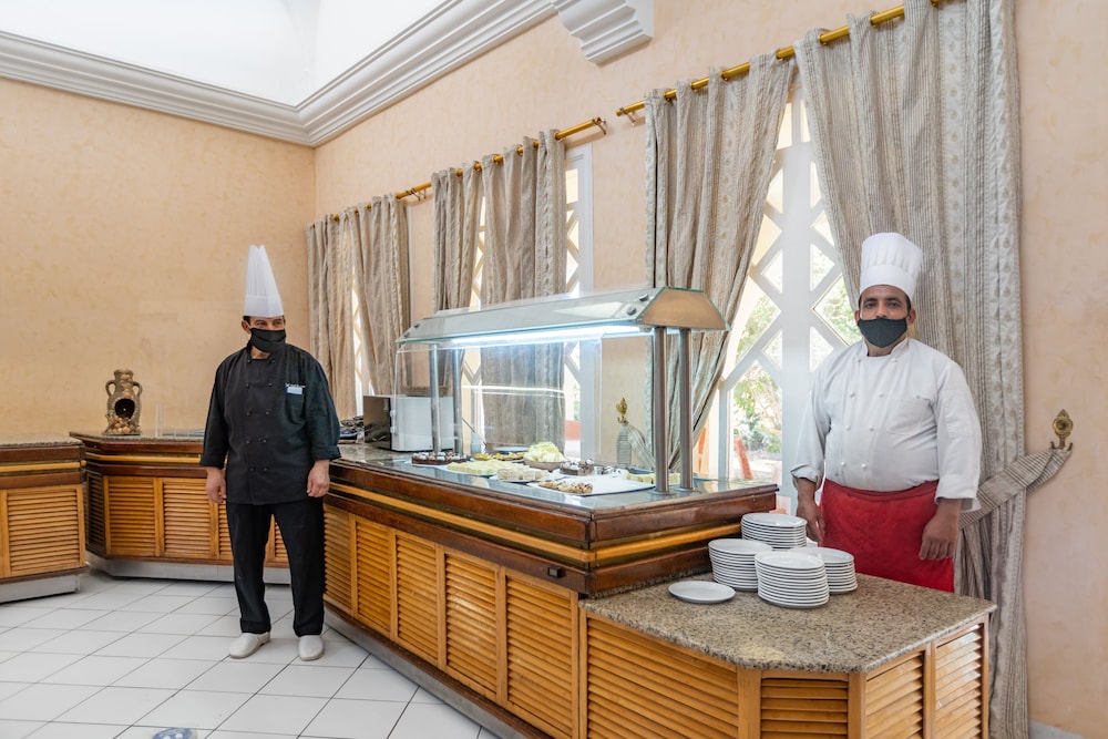 Hotel Venice Beach - Families and Couples Only — Restaurant & bars in Midoun, Medenine