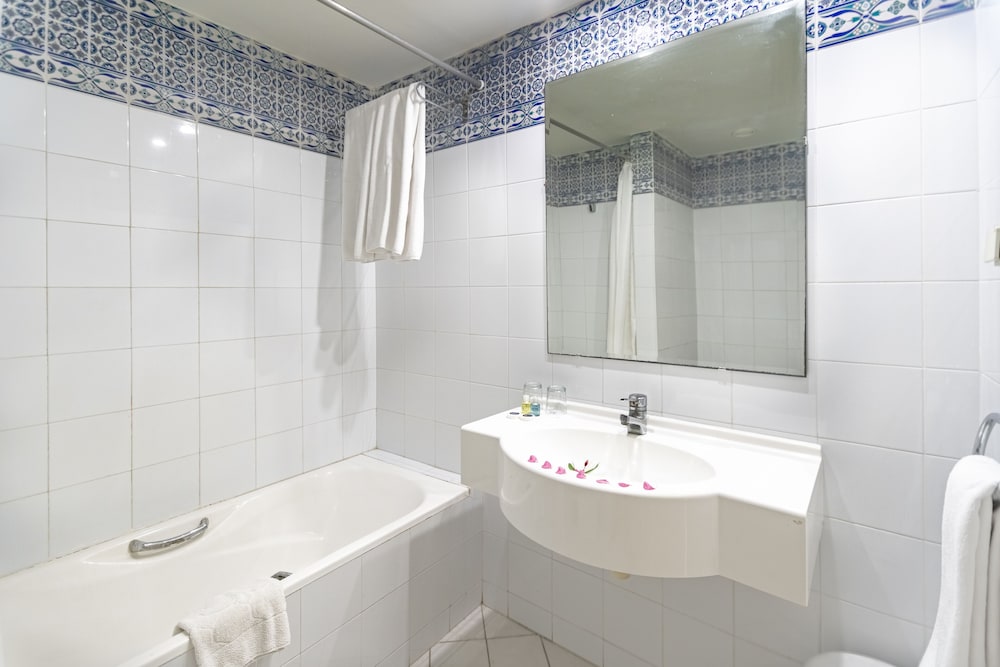 Hotel Venice Beach - Families and Couples Only — Hotel rooms in Midoun, Medenine