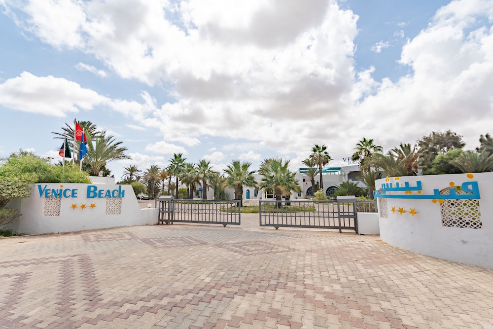 Hotel Venice Beach - Families and Couples Only — Hotel building in Midoun, Medenine