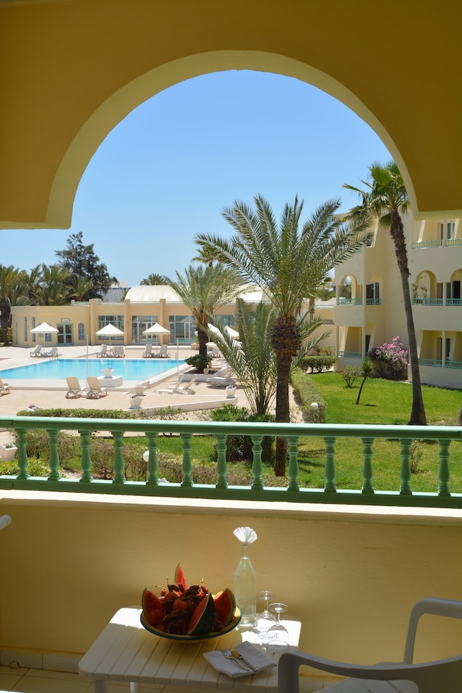 Hotel Venice Beach - Families and Couples Only — Swimming pool in Midoun, Medenine