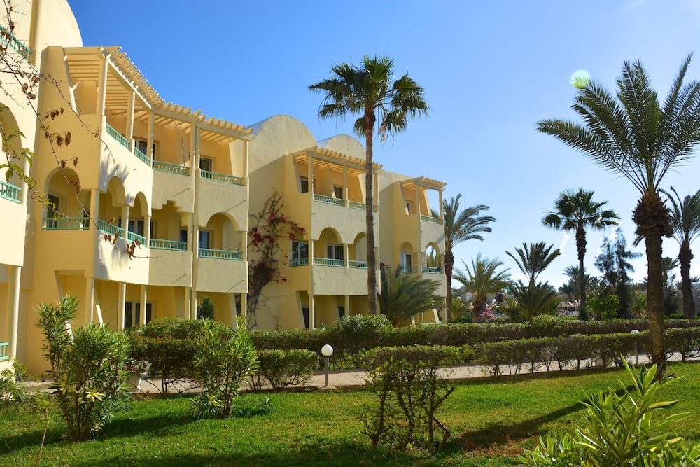 Hotel Venice Beach - Families and Couples Only — Hotel building in Midoun, Medenine