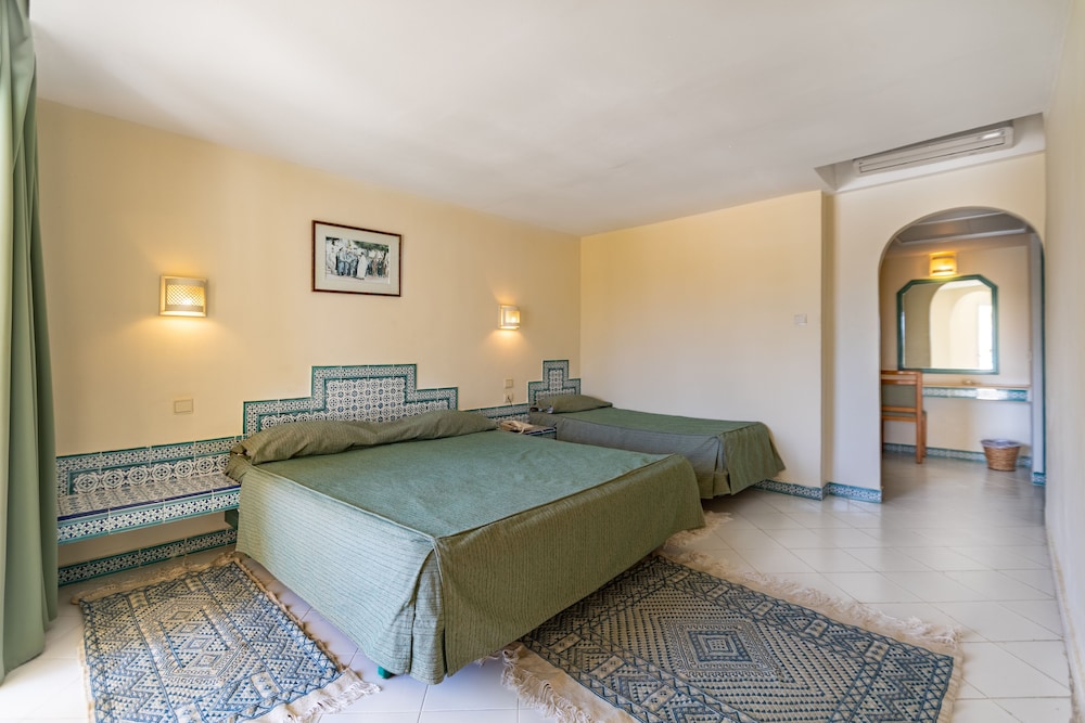 Hotel Venice Beach - Families and Couples Only — Hotel rooms in Midoun, Medenine