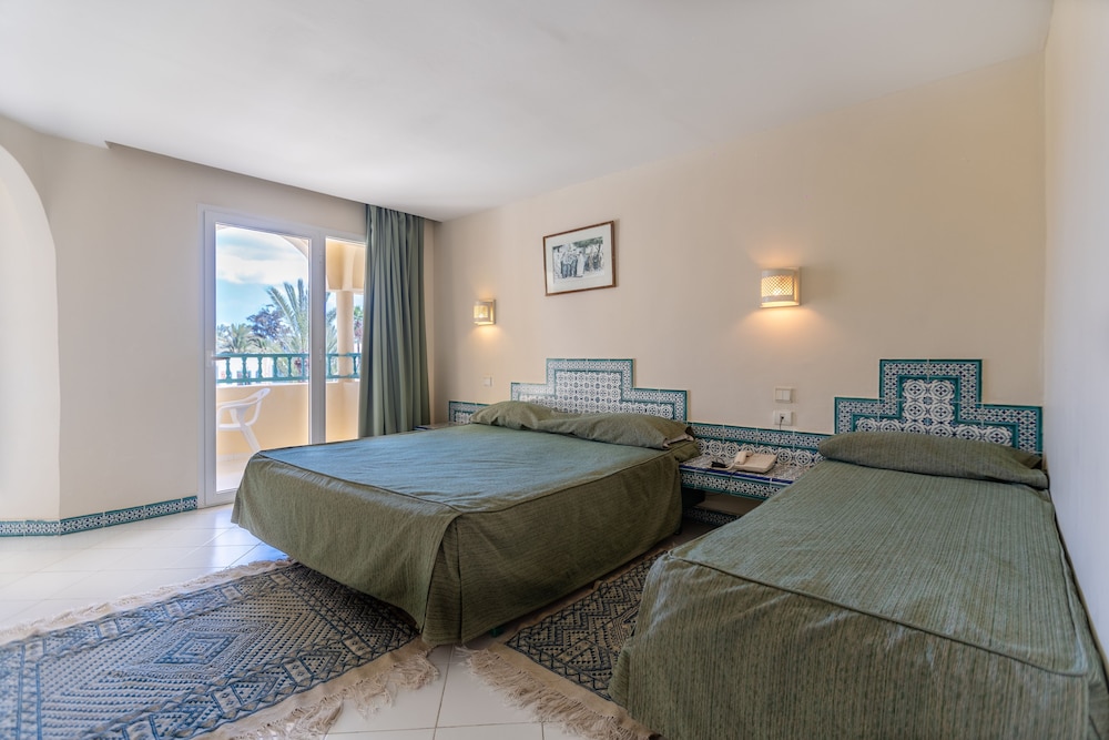 Hotel Venice Beach - Families and Couples Only — Hotel rooms in Midoun, Medenine