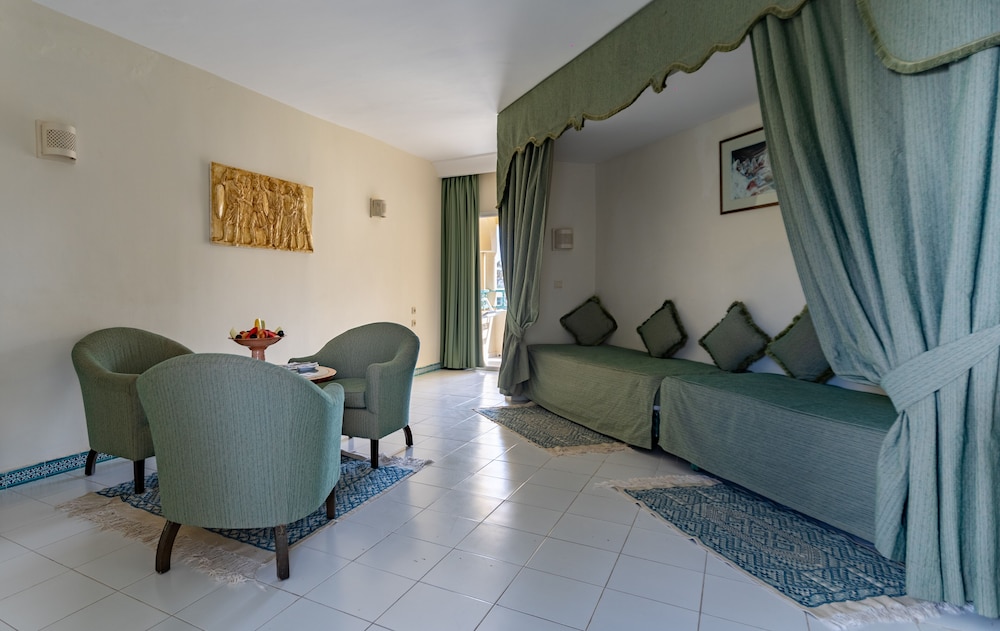 Hotel Venice Beach - Families and Couples Only — Hotel rooms in Midoun, Medenine