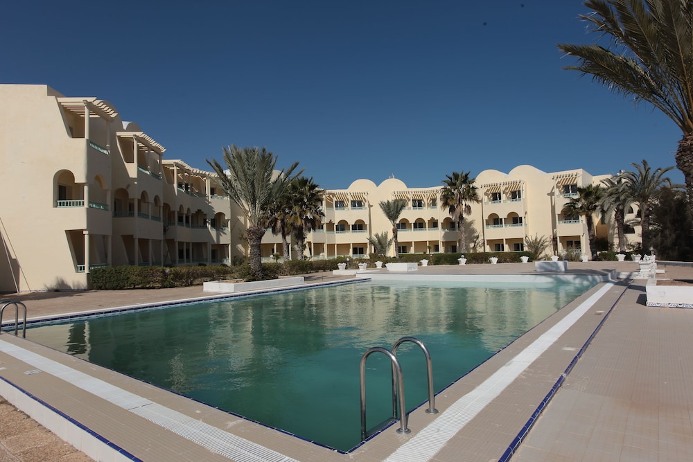 Hotel Venice Beach - Families and Couples Only — Swimming pool in Midoun, Medenine