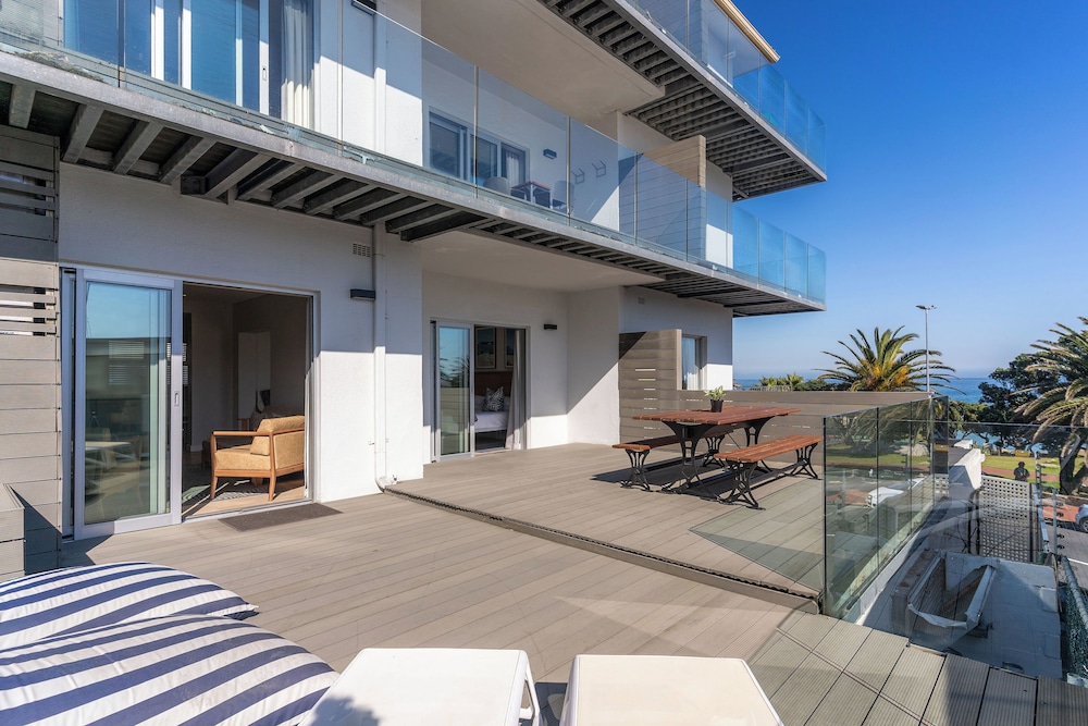 Camps Bay Village — Hotel building in Cape Town, Western Cape