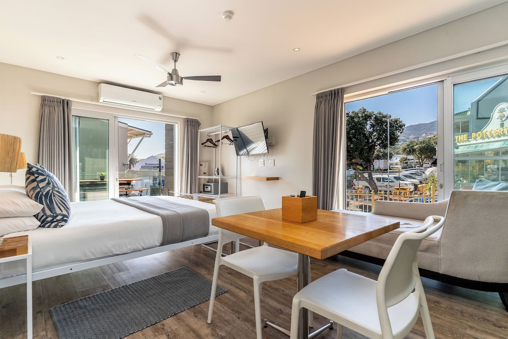 Camps Bay Village — Hotel rooms in Cape Town, Western Cape