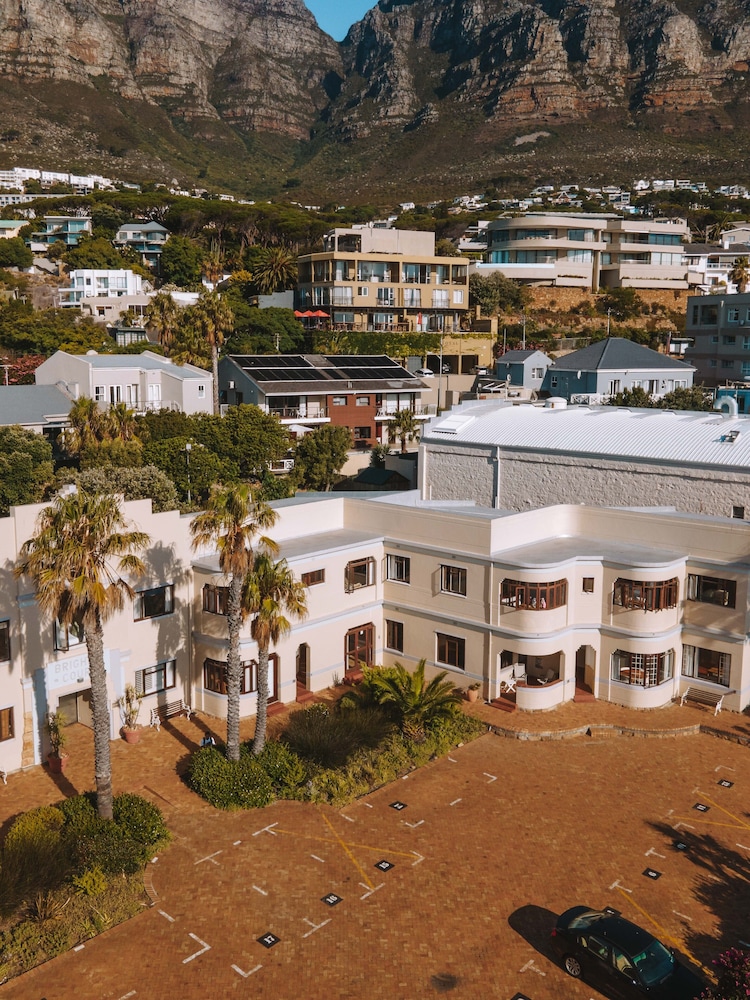 Camps Bay Village — Hotel building in Cape Town, Western Cape