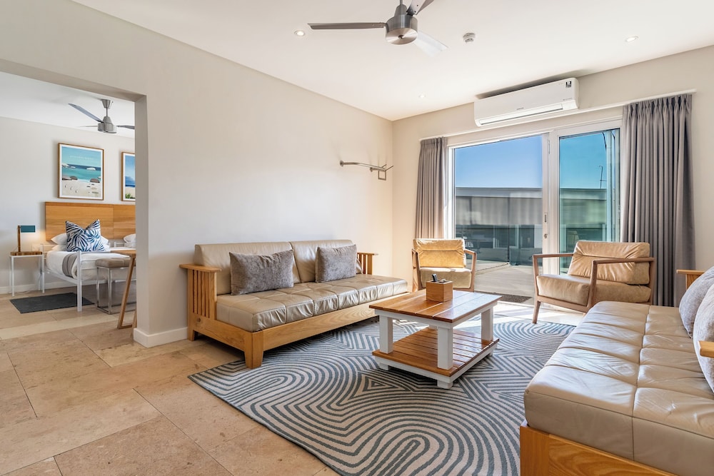 Camps Bay Village — Hotel rooms in Cape Town, Western Cape