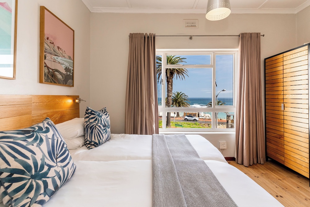 Camps Bay Village — Hotel rooms in Cape Town, Western Cape