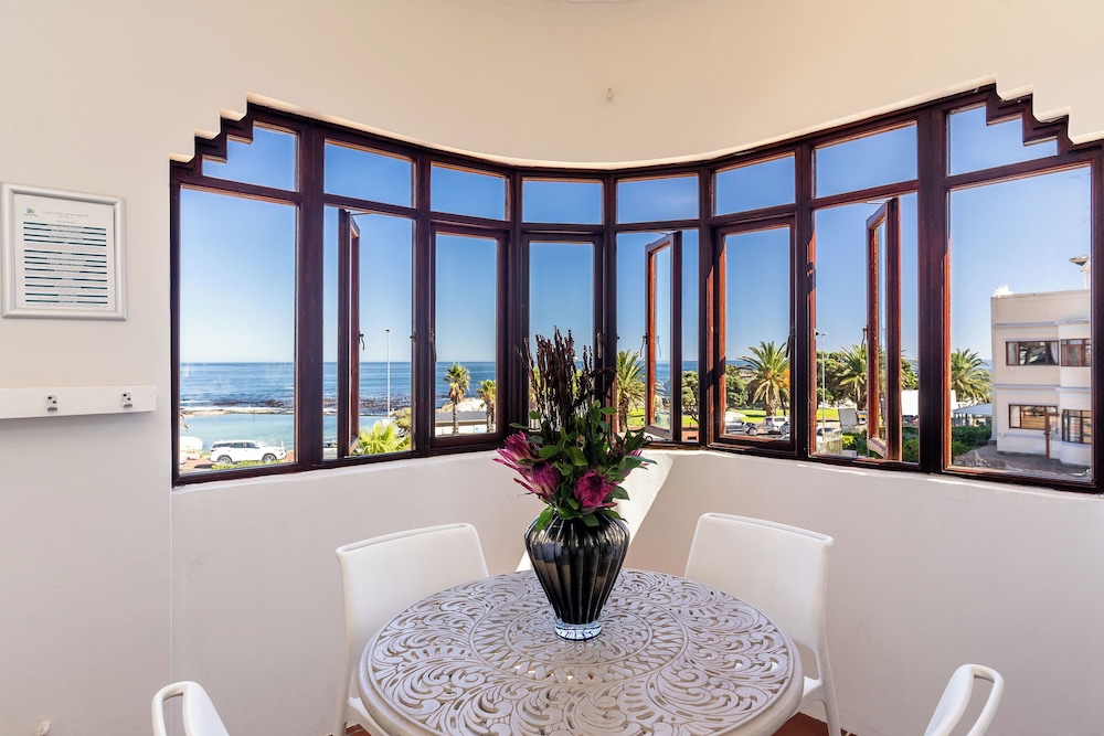 Camps Bay Village — Hotel rooms in Cape Town, Western Cape