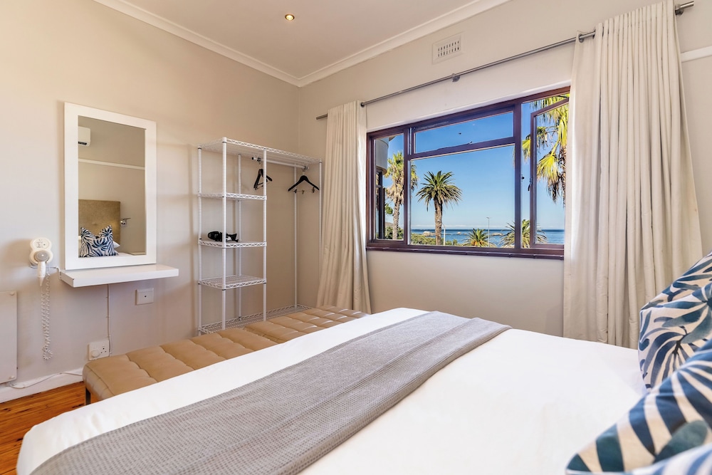 Camps Bay Village — Hotel rooms in Cape Town, Western Cape