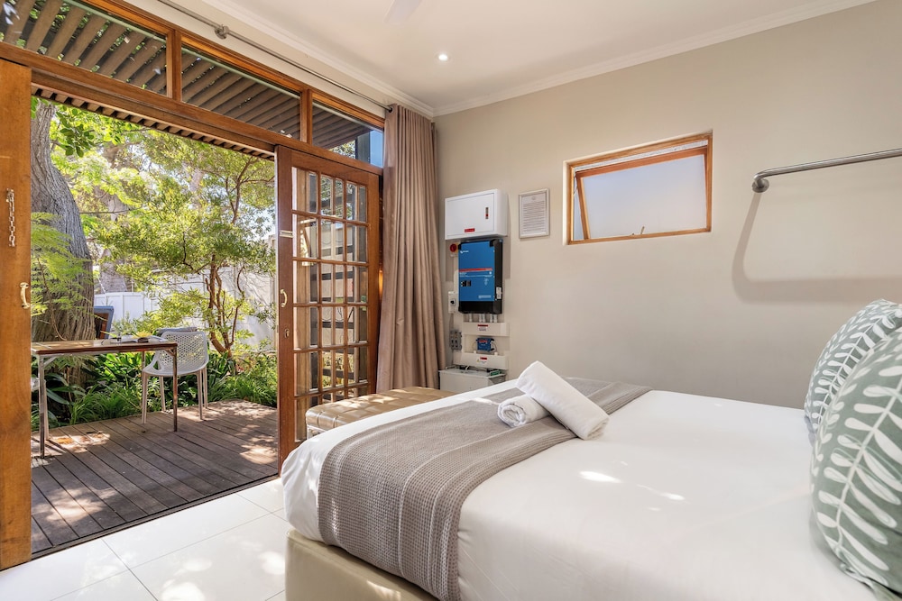 Camps Bay Village — Hotel rooms in Cape Town, Western Cape