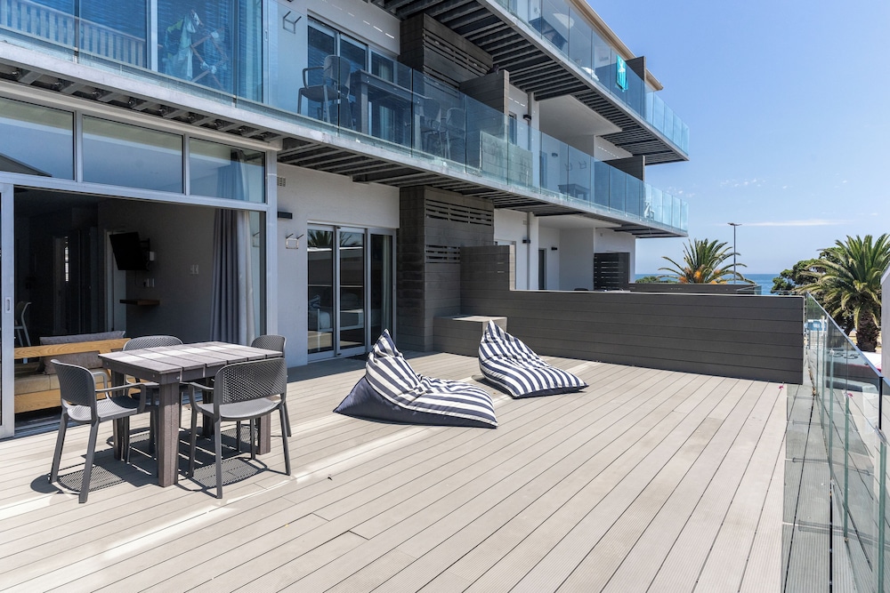 Camps Bay Village — Hotel building in Cape Town, Western Cape