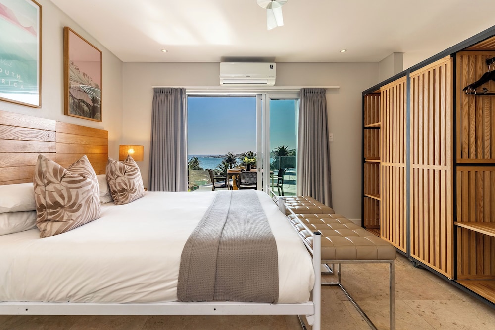 Camps Bay Village — Hotel rooms in Cape Town, Western Cape