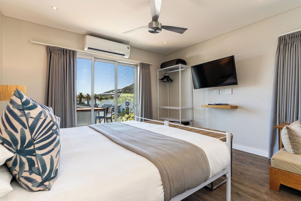 Camps Bay Village — Hotel rooms in Cape Town, Western Cape