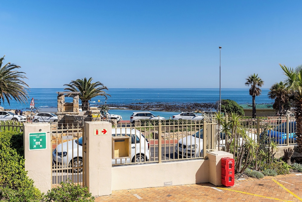 Camps Bay Village — Beach in Cape Town, Western Cape