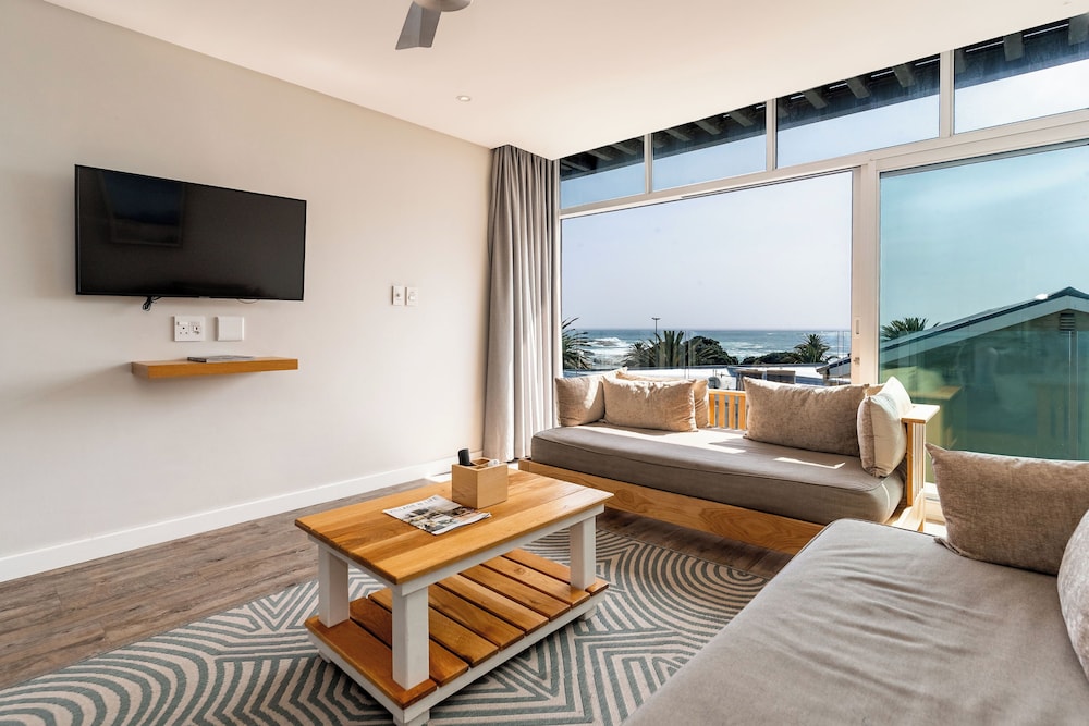 Camps Bay Village — Hotel rooms in Cape Town, Western Cape