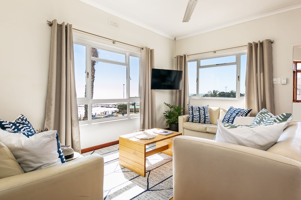 Camps Bay Village — Hotel rooms in Cape Town, Western Cape