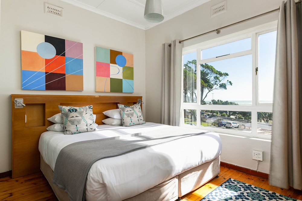 Camps Bay Village — Hotel rooms in Cape Town, Western Cape