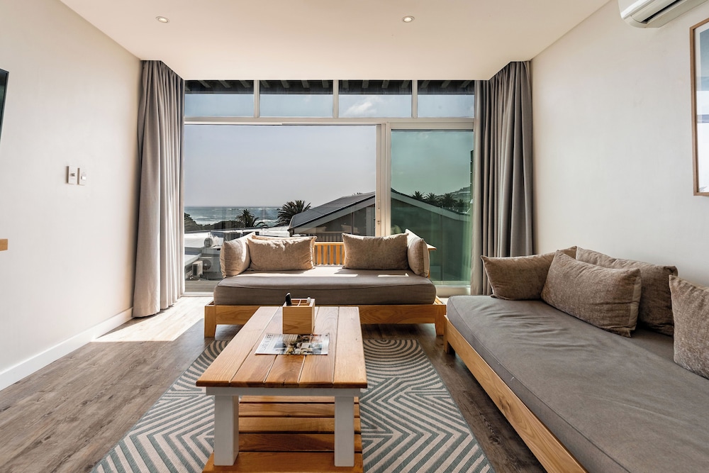 Camps Bay Village — Hotel rooms in Cape Town, Western Cape