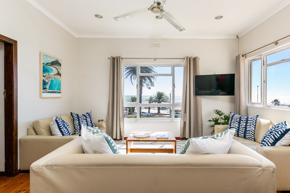 Camps Bay Village — Hotel rooms in Cape Town, Western Cape