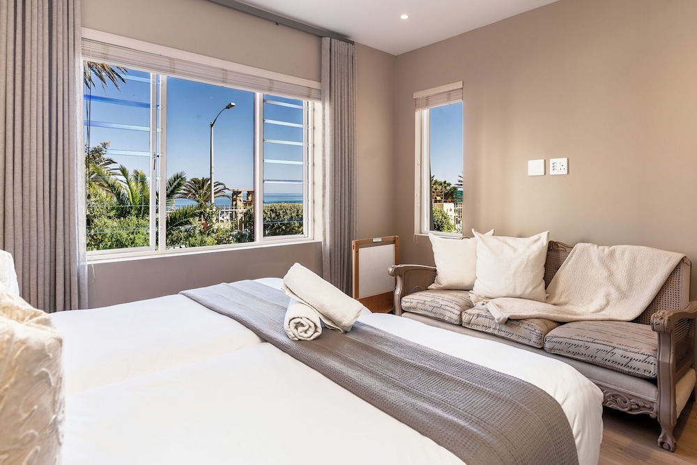 Camps Bay Village — Hotel rooms in Cape Town, Western Cape