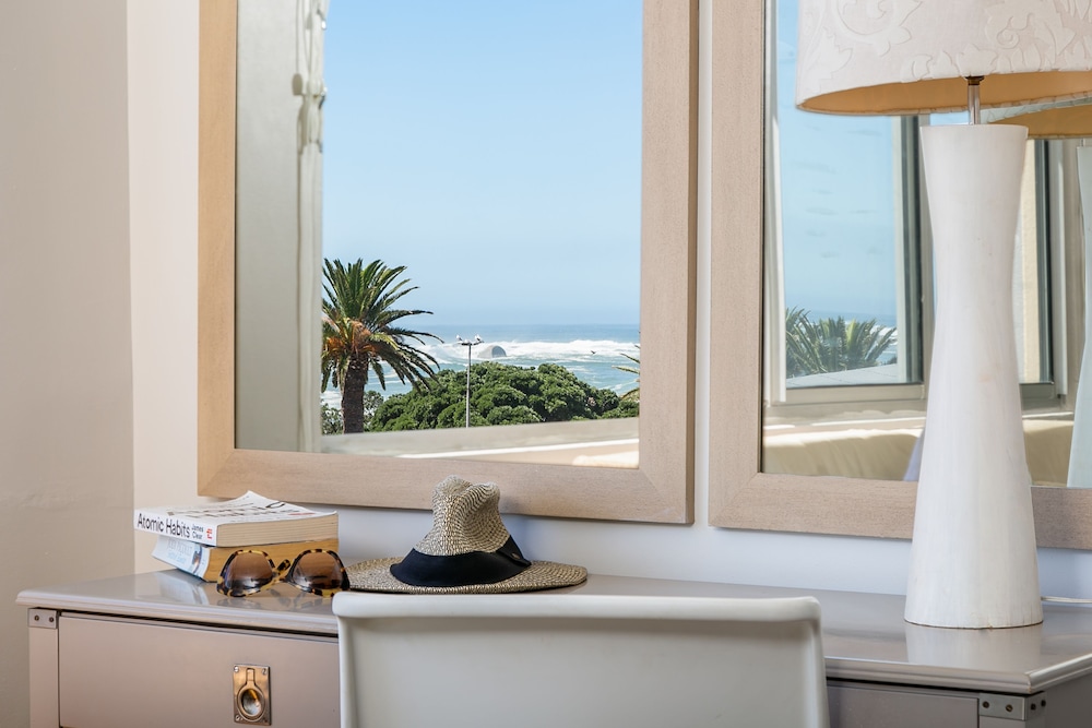 Camps Bay Village — Hotel rooms in Cape Town, Western Cape