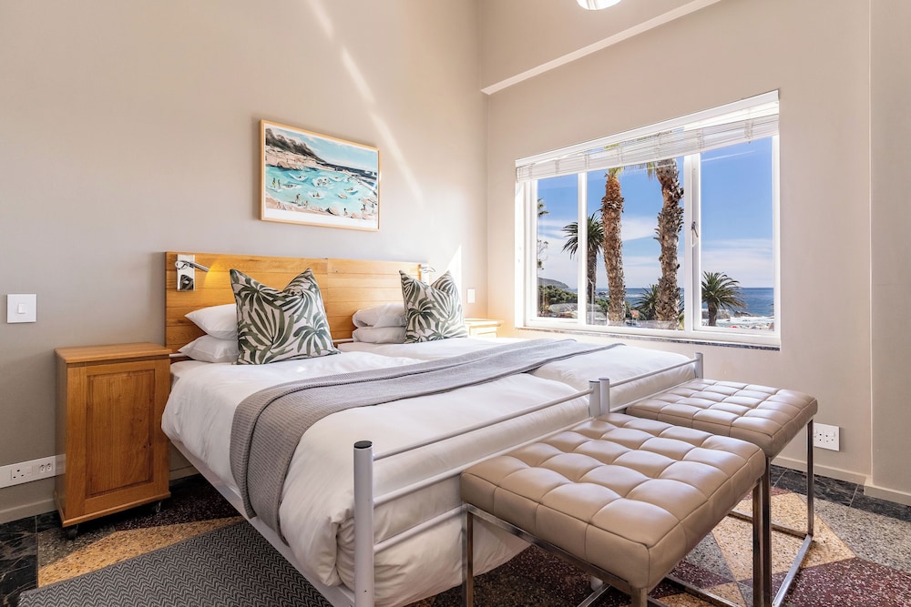 Camps Bay Village — Hotel rooms in Cape Town, Western Cape