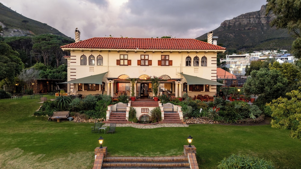 Camps Bay Retreat — Hotel building in Cape Town, Western Cape