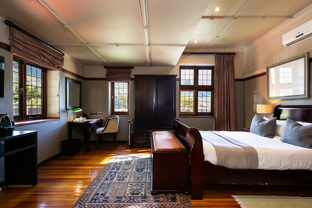 Camps Bay Retreat — Hotel rooms in Cape Town, Western Cape