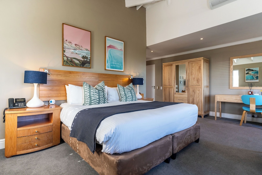 Camps Bay Retreat — Hotel rooms in Cape Town, Western Cape