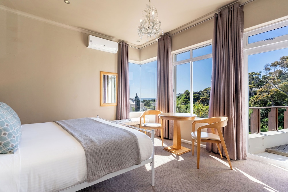 Camps Bay Retreat — Hotel rooms in Cape Town, Western Cape