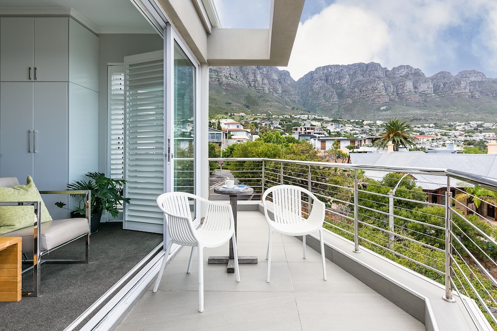 Camps Bay Retreat — Hotel rooms in Cape Town, Western Cape