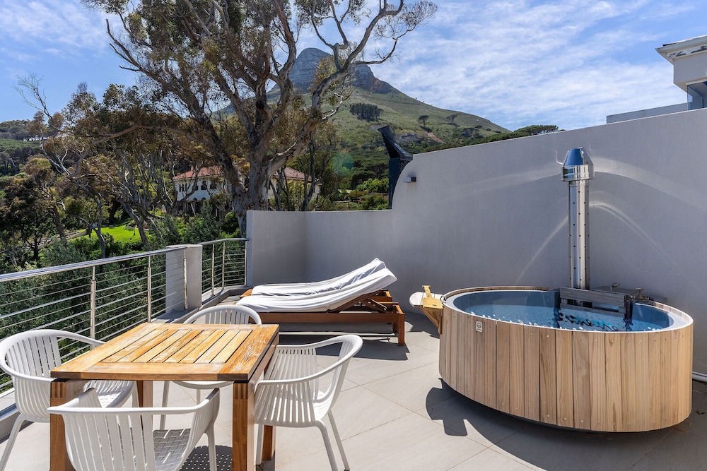 Camps Bay Retreat — Swimming pool in Cape Town, Western Cape